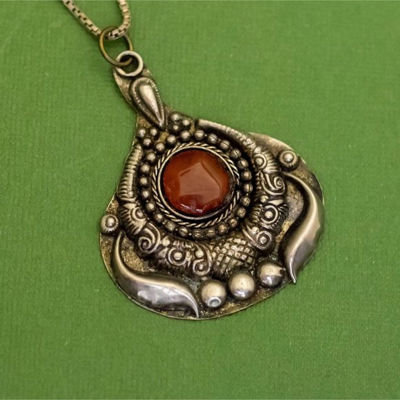 18 inch, Vintage Stone Abstract Symbolic Pendant Sterling Silver Necklace, K35 - Picture 1 of 3